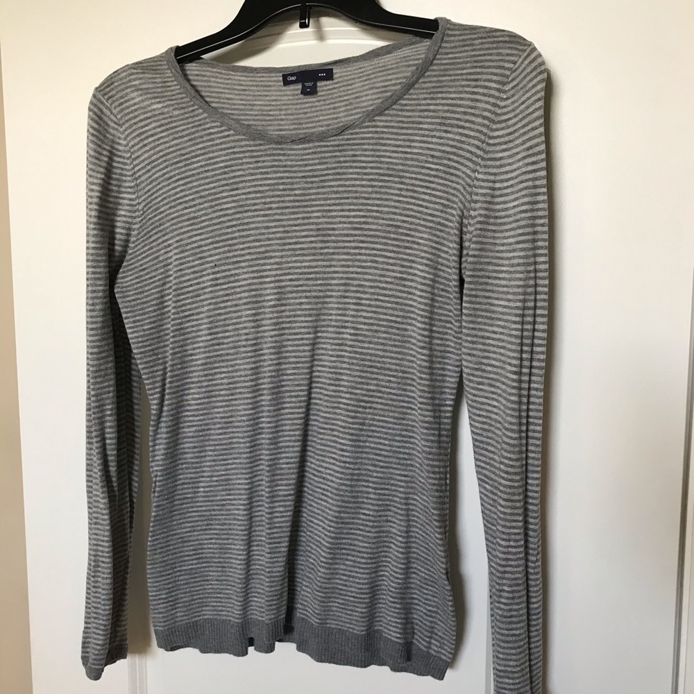 GAP sweater